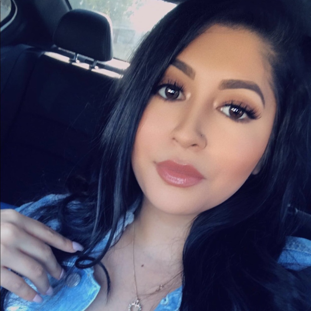 Meet your Posher, Cynthia